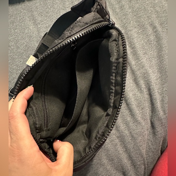 Bnwt BC Bags Bumb/Belt Bag puffer material - Picture 4 of 8